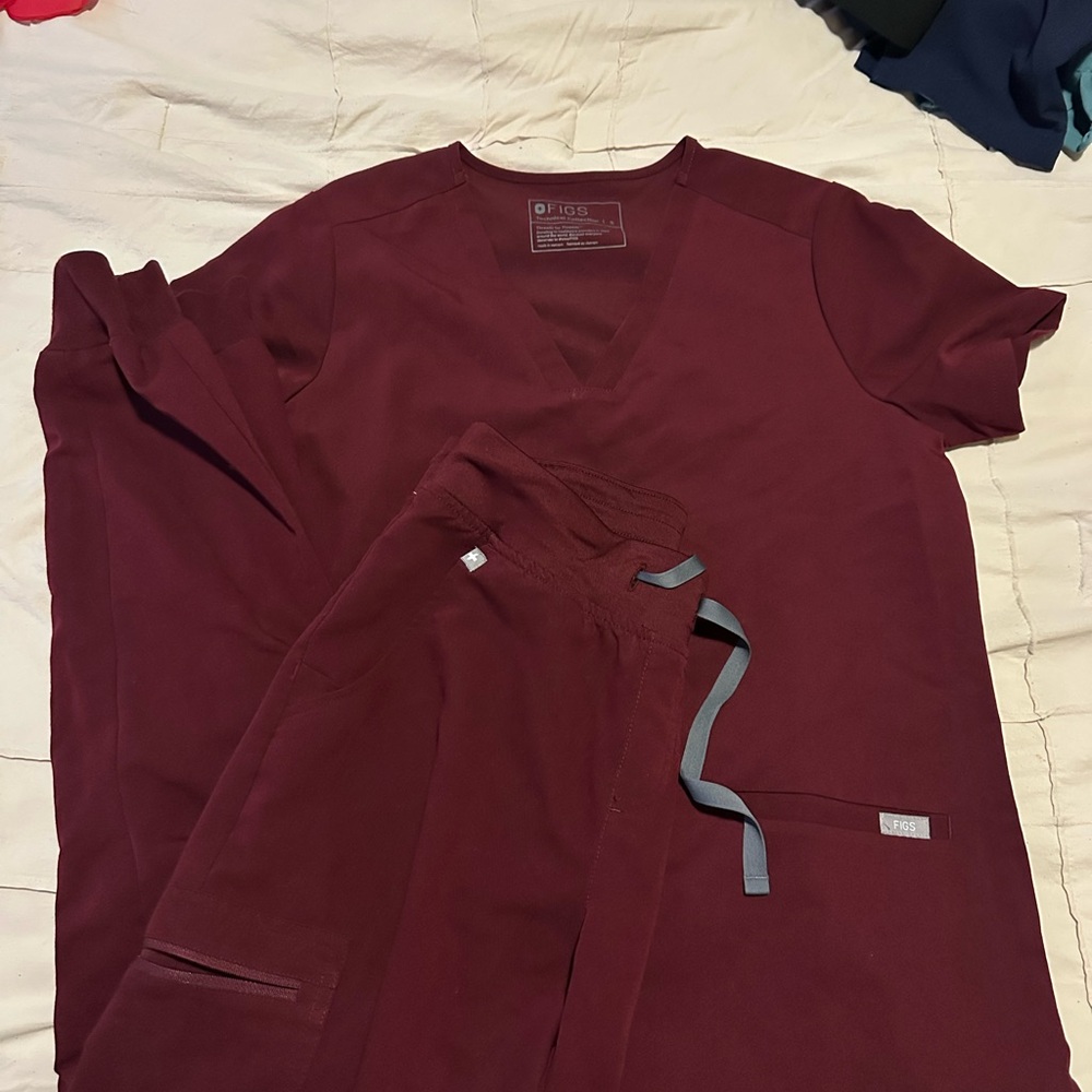 Figs Burgundy Scrub Ensemble